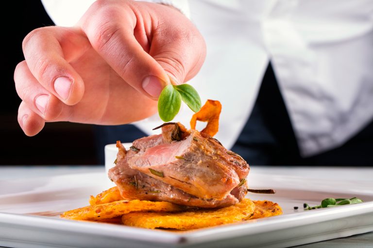 Encuesta – ¿Que compañia de cruceros popular ofrece la mejor oferta gastronómica a bordo?