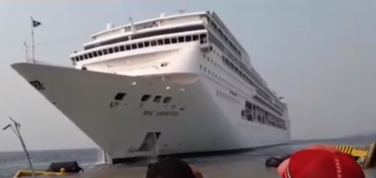 Video del MSC Armonia chocando contra el Puerto de Roatan