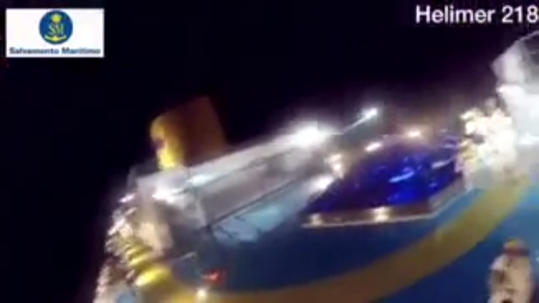 Video // Espectacular rescate en helicóptero a un pasajero del Costa Fascinosa
