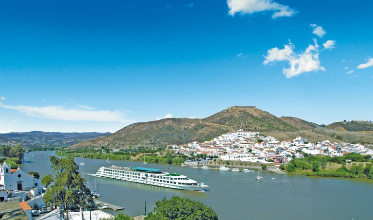 LA BELLE DE CADIX DE CROISIEUROPE VUELVE A NAVEGAR POR EL GUADALQUIVIR Y EL GUADIANA