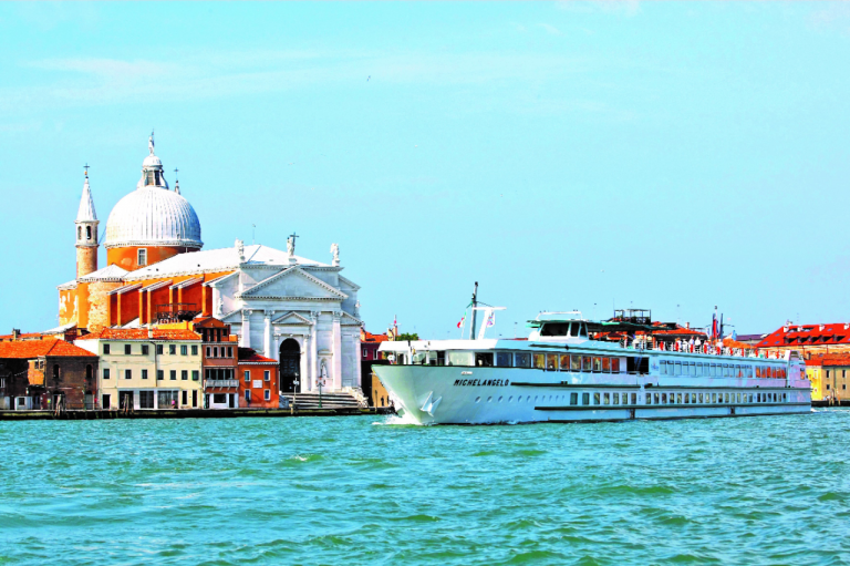 CroisiEurope lanza una promocion de 2×1 con todo incluido a bordo