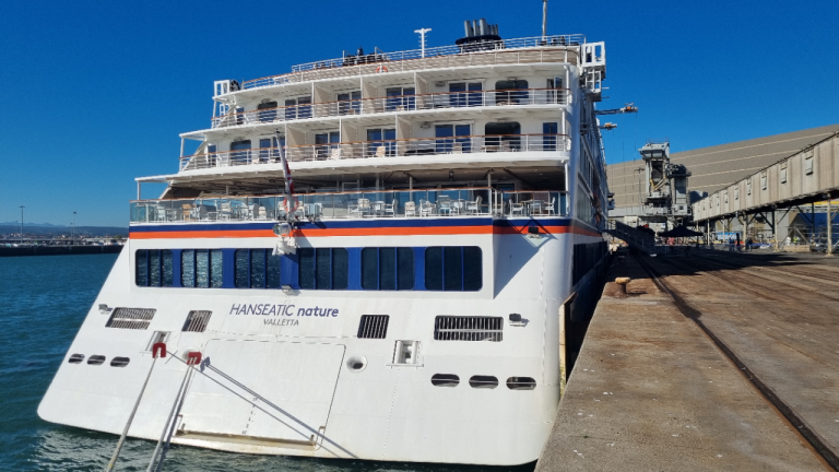 EL CRUCERO DE ULTRA LUJO HANSEATIC LLEGA A SANTANDER