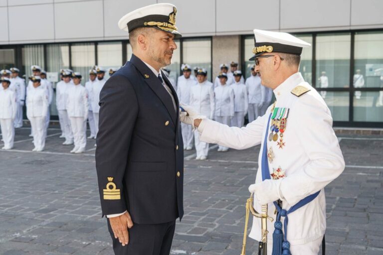 Un capital de Costa Cruceros recibe la medalla al merito naval por una operación de salvamento