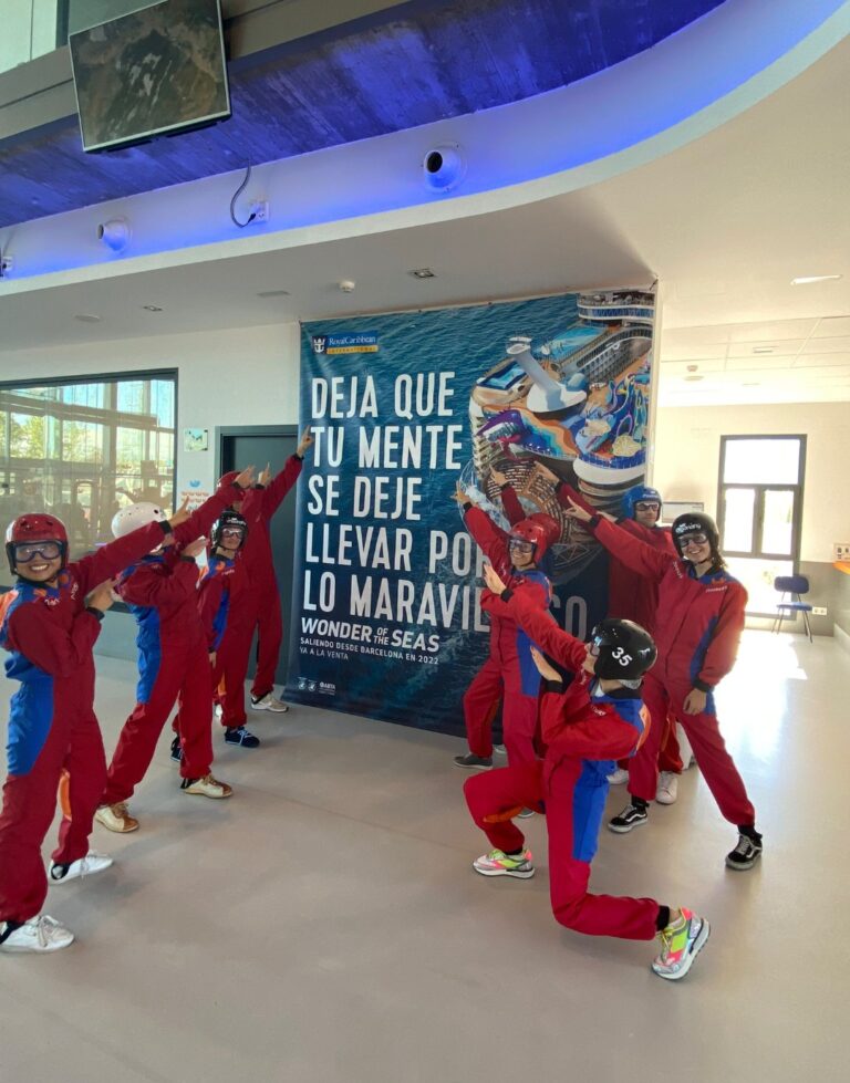 Royal Caribbean explica sus planes para 2023 en España a agencias y agentes de viajes