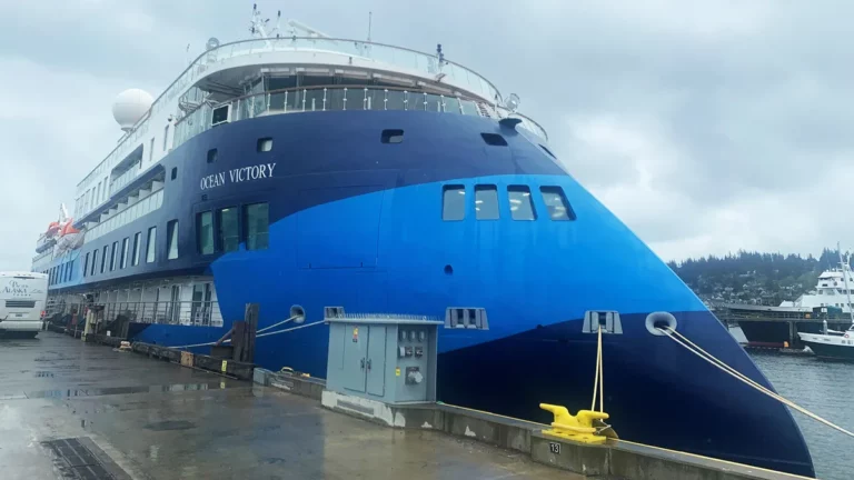 El Océan Víctory llega a Gibraltar